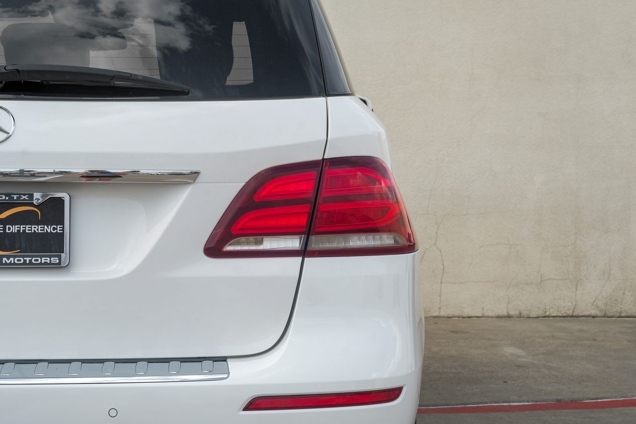 Mercedes-Benz GLE Vehicle Main Gallery Image 54