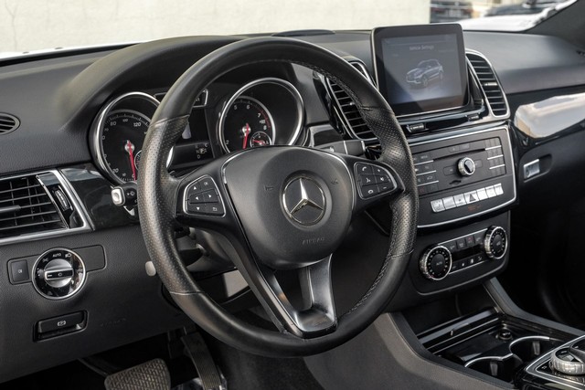 Mercedes-Benz GLE Vehicle Main Gallery Image 15