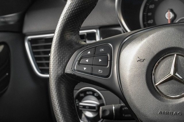 Mercedes-Benz GLE Vehicle Main Gallery Image 17
