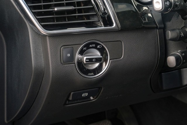 Mercedes-Benz GLE Vehicle Main Gallery Image 29