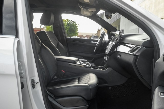 Mercedes-Benz GLE Vehicle Main Gallery Image 37