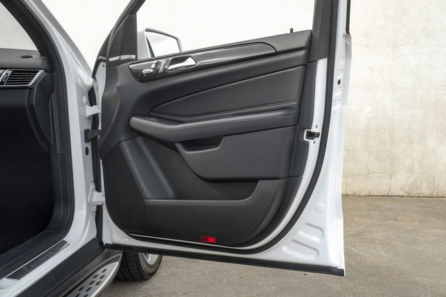 Mercedes-Benz GLE Vehicle Main Gallery Image 50