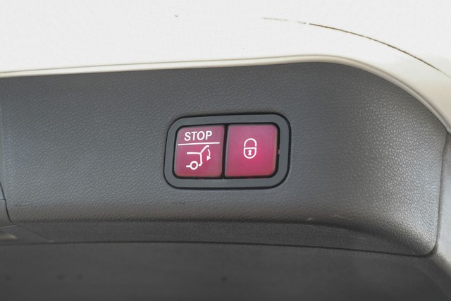 Mercedes-Benz GLE Vehicle Main Gallery Image 61