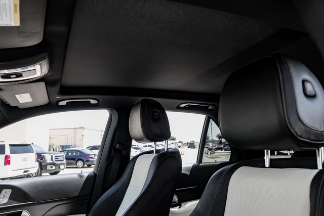 Mercedes-Benz GLE Vehicle Full-screen Gallery Image 04