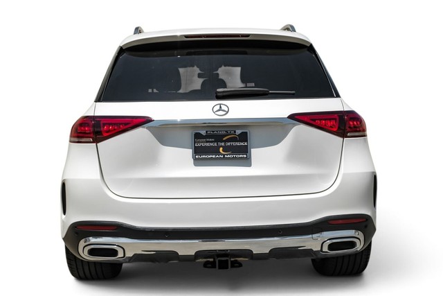 Mercedes-Benz GLE Vehicle Full-screen Gallery Image 09