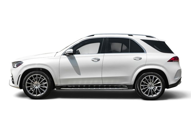 Mercedes-Benz GLE Vehicle Full-screen Gallery Image 11