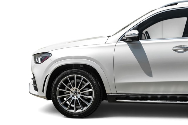 Mercedes-Benz GLE Vehicle Full-screen Gallery Image 12