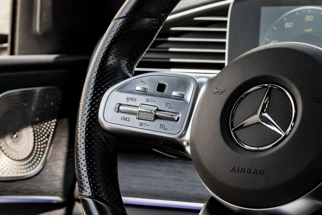Mercedes-Benz GLE Vehicle Full-screen Gallery Image 19