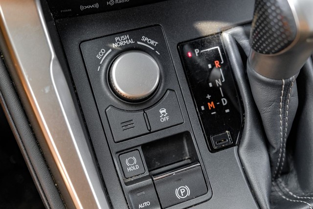 Lexus NX 200t Vehicle Full-screen Gallery Image 26