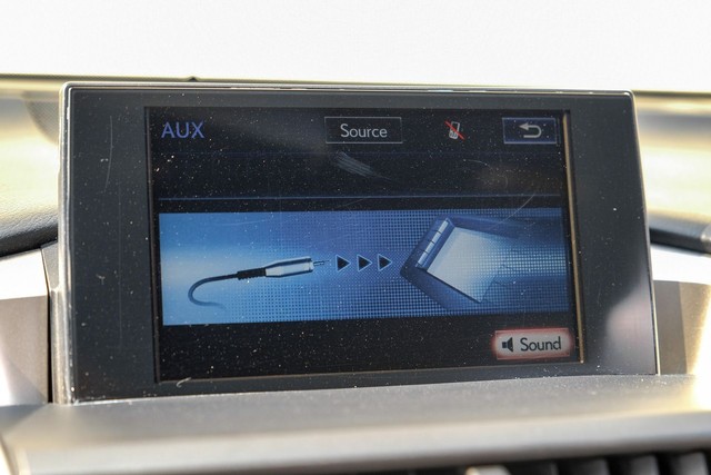 Lexus NX 200t Vehicle Full-screen Gallery Image 36