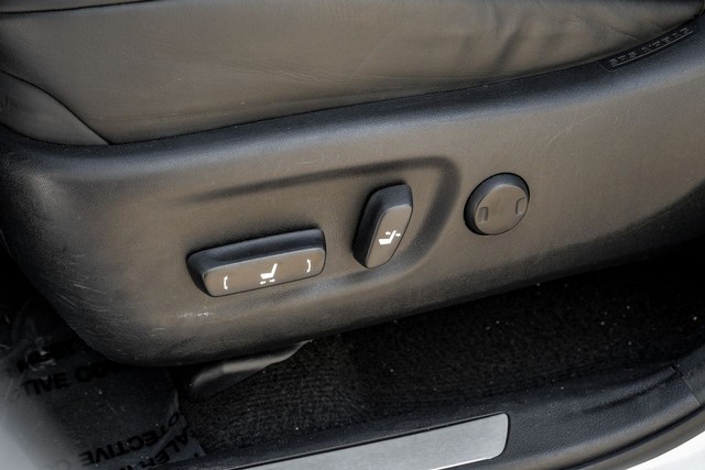 Lexus NX 200t Vehicle Full-screen Gallery Image 38