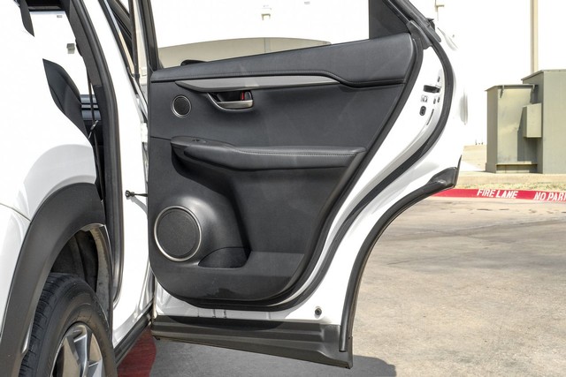 Lexus NX 200t Vehicle Full-screen Gallery Image 52