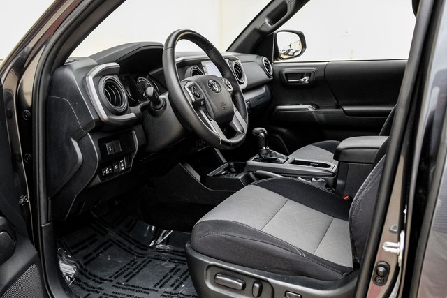 Toyota Tacoma 2WD Vehicle Full-screen Gallery Image 02