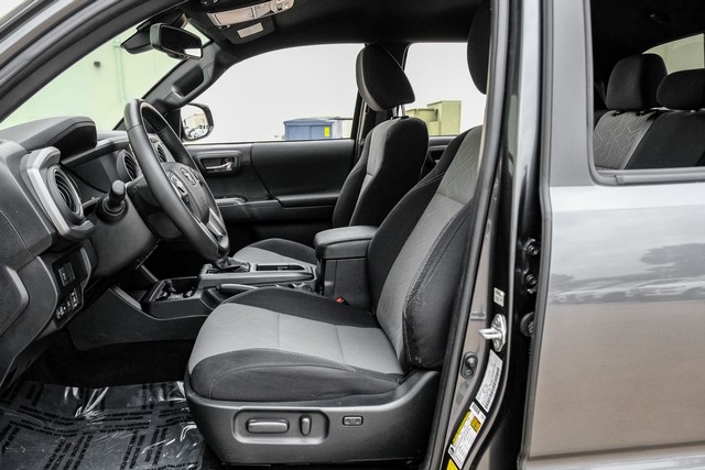 Toyota Tacoma 2WD Vehicle Full-screen Gallery Image 03