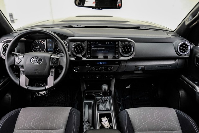 Toyota Tacoma 2WD Vehicle Full-screen Gallery Image 13