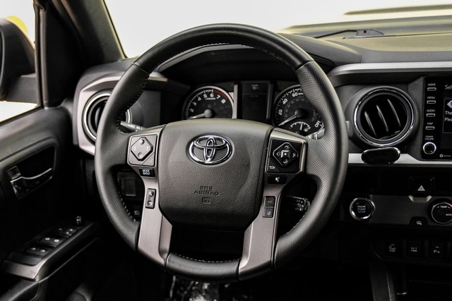 Toyota Tacoma 2WD Vehicle Full-screen Gallery Image 14