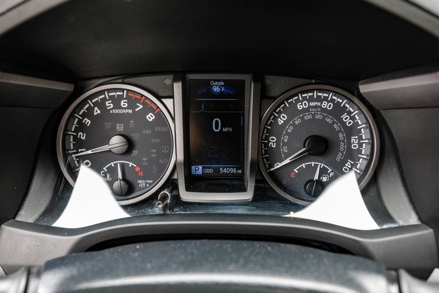 Toyota Tacoma 2WD Vehicle Full-screen Gallery Image 17
