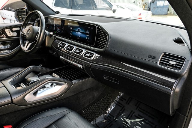 Mercedes-Benz GLE 580 Vehicle Full-screen Gallery Image 12