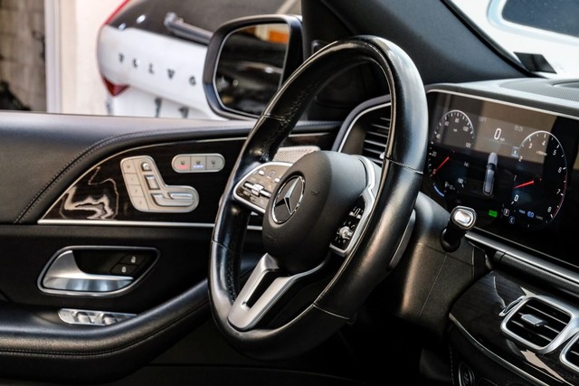 Mercedes-Benz GLE 580 Vehicle Full-screen Gallery Image 13
