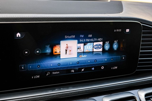 Mercedes-Benz GLE 580 Vehicle Full-screen Gallery Image 32