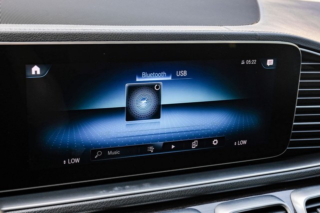 Mercedes-Benz GLE 580 Vehicle Full-screen Gallery Image 33