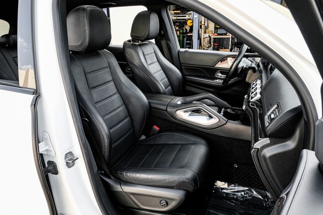 Mercedes-Benz GLE 580 Vehicle Full-screen Gallery Image 38