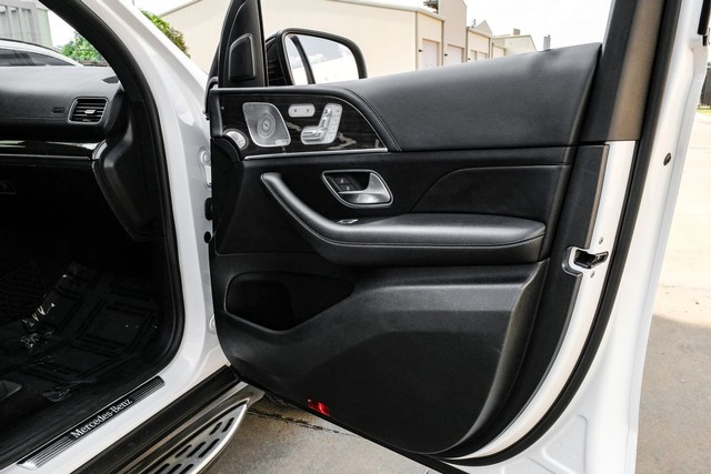 Mercedes-Benz GLE 580 Vehicle Full-screen Gallery Image 54