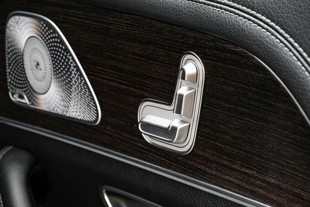 Mercedes-Benz GLE 580 Vehicle Full-screen Gallery Image 59