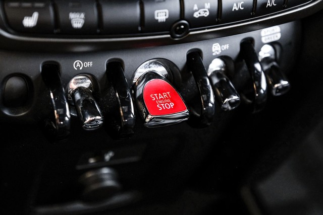 MINI Countryman Vehicle Full-screen Gallery Image 20