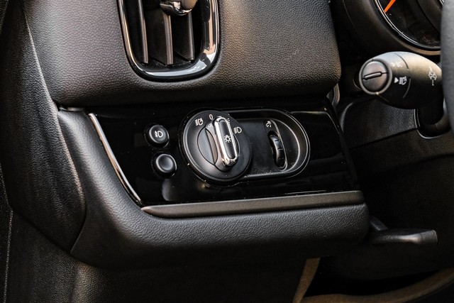 MINI Countryman Vehicle Full-screen Gallery Image 27