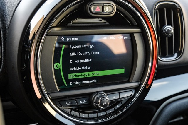 MINI Countryman Vehicle Full-screen Gallery Image 29