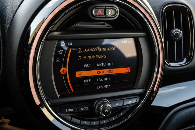 MINI Countryman Vehicle Full-screen Gallery Image 30