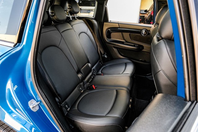 MINI Countryman Vehicle Full-screen Gallery Image 42