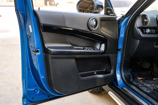 MINI Countryman Vehicle Full-screen Gallery Image 50