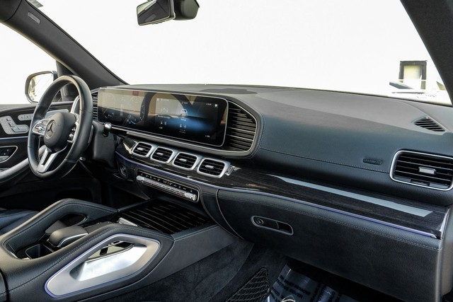 Mercedes-Benz GLE 350 Vehicle Full-screen Gallery Image 12
