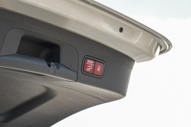 Mercedes-Benz GLE 350 Vehicle Full-screen Gallery Image 61