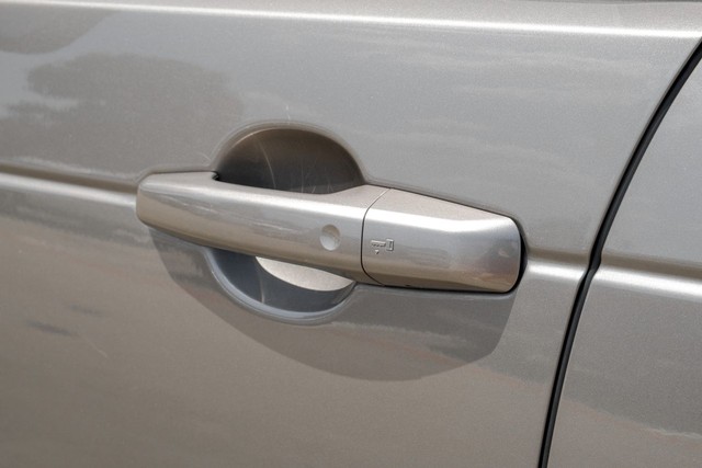 Land Rover Discovery Vehicle Full-screen Gallery Image 46