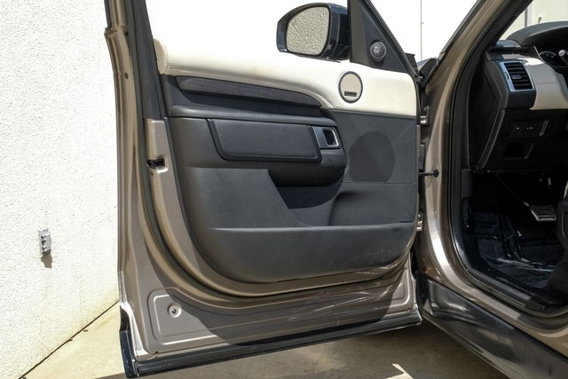 Land Rover Discovery Vehicle Full-screen Gallery Image 48