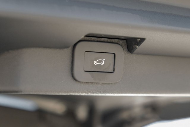 Land Rover Discovery Vehicle Full-screen Gallery Image 61