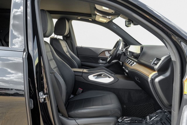 Mercedes-Benz GLE 350 Vehicle Full-screen Gallery Image 34