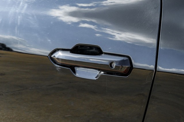 Ford Mustang Vehicle Full-screen Gallery Image 35