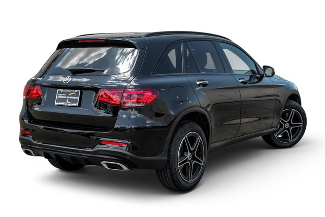 Mercedes-Benz GLC Vehicle Full-screen Gallery Image 08