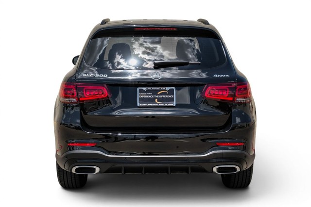 Mercedes-Benz GLC Vehicle Full-screen Gallery Image 09