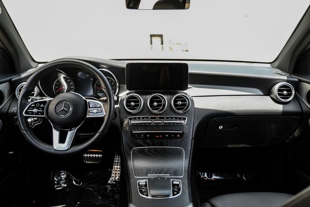 Mercedes-Benz GLC Vehicle Full-screen Gallery Image 15