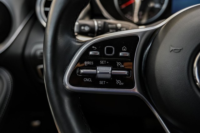 Mercedes-Benz GLC Vehicle Full-screen Gallery Image 18