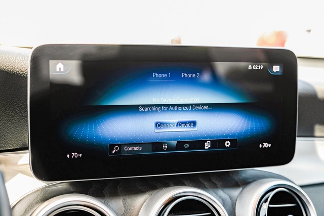 Mercedes-Benz GLC Vehicle Full-screen Gallery Image 32