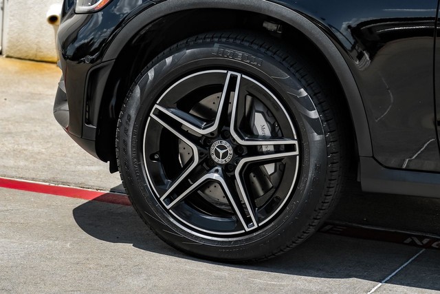 Mercedes-Benz GLC Vehicle Full-screen Gallery Image 60