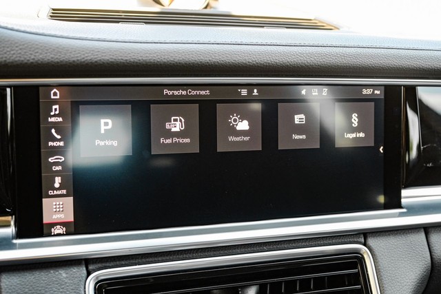 Porsche Panamera Vehicle Full-screen Gallery Image 28