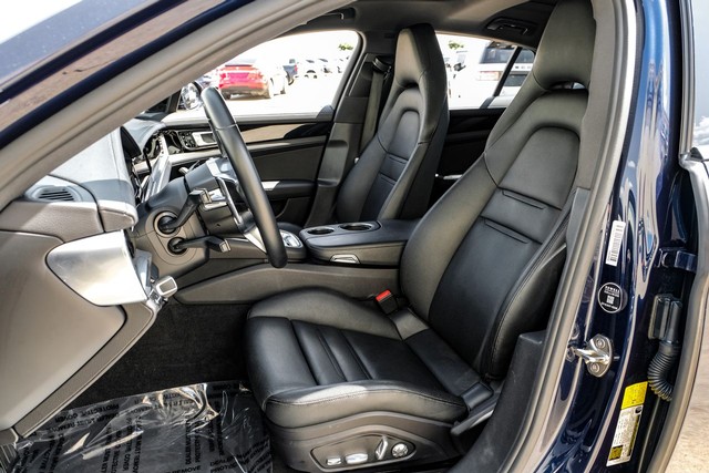 Porsche Panamera Vehicle Full-screen Gallery Image 29