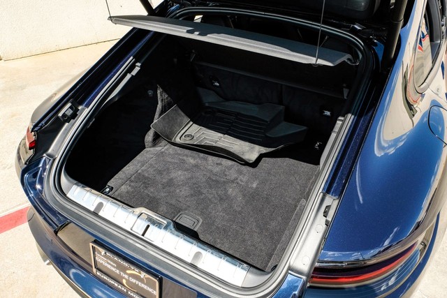 Porsche Panamera Vehicle Full-screen Gallery Image 46